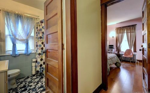 76 Savoy St, Bridgeport CT 06606-4122 exterior