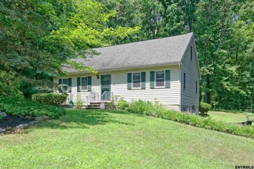 1671 Julianne Dr, Castleton, NY 12033-9626