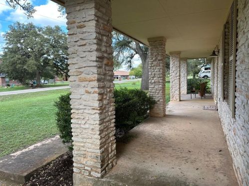 131 Poplar Dr, Creedmoor, TX 78610-9241