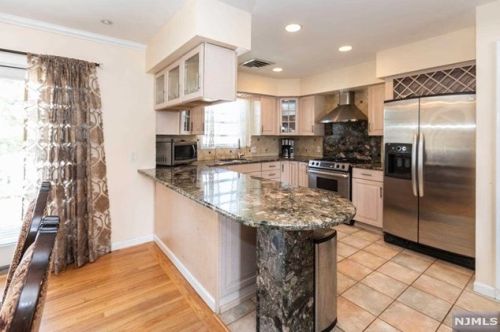 552 Princeton St, N Milford NJ  07646-2015 exterior