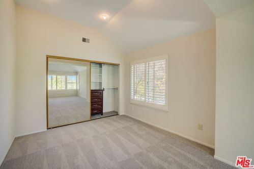 26520 Mistletoe Ct, Santa Clarita CA  91355-3525 exterior