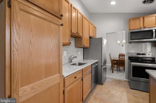 6010 Rdg Frd Dr, Springfield VA 22015-3651 exterior