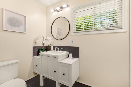 1657 Edgewood Dr, Palo Alto CA  94303-2821 exterior