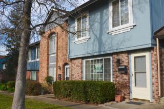 4022 Oak Villa Cir, Carmichael, CA 95608-2145
