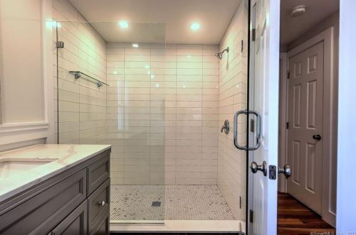 965 Broadway, Milford CT  06460-6308 exterior