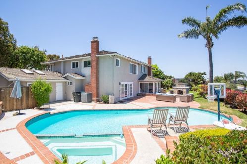 2936 Alta Vis Dr, Newport Beach CA  92660-3205 exterior