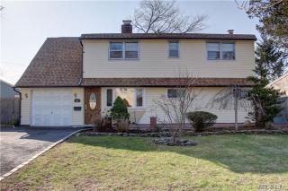 11 Piper Ln, Plainedge, NY 11756-3425