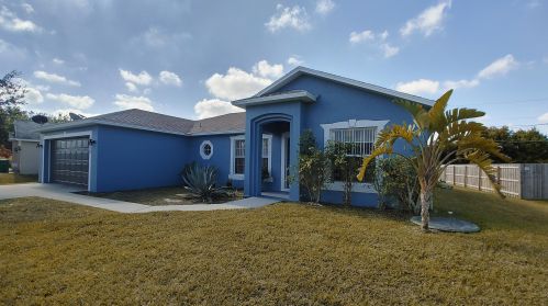 1013 College Park Rd, Fort Pierce, FL 34953-5843