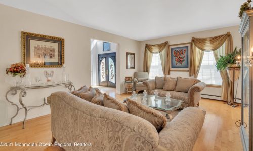 142 Serpentine Dr, Morganville NJ  07751-1400 exterior