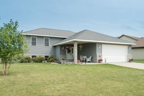 600 Ledlie Ct, Mankato, MN 56001-7412