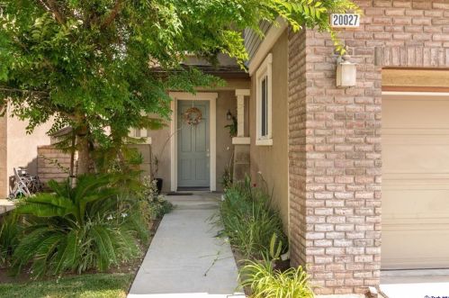 20027 Holly Dr, Santa Clarita, CA 91350-5702