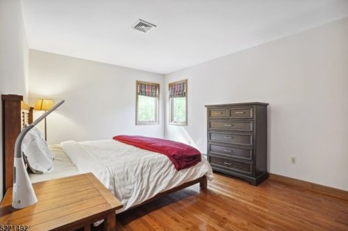 1095 Mayflower Ct, Martinsville NJ  08836-2326 exterior