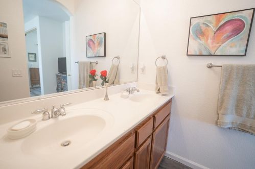 3010 La Vina Cir, Los Banos CA  93635-9497 exterior