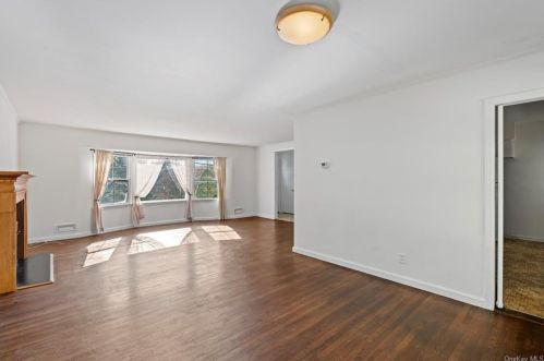 14 Homeside Ln, White Plains, NY 10605-4202
