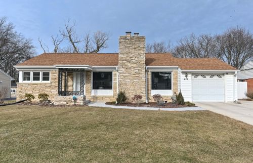 416 Dean Rd, Milwaukee WI  53217-2707 exterior