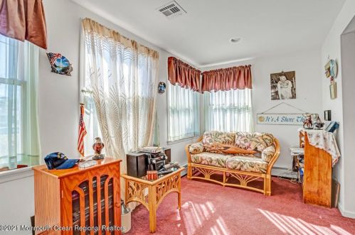 124 Woodland Dr, Bricktown NJ  08723-7433 exterior