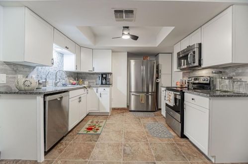 111 18th St, Naples, FL 34117-9405