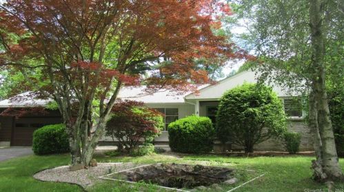 17 Maxine Rd, Bristol, CT 06010-2354