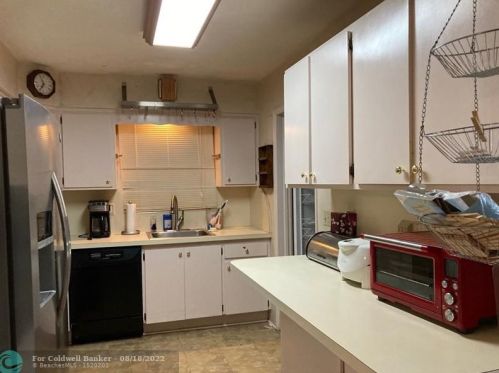 1709 43 Ave, Hollywood FL 33023-6232 exterior