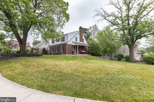 310 Sunnyhill Dr, Souderton, PA 18964-1157