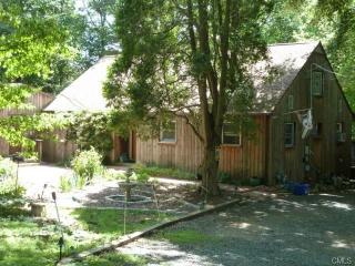 7 Waller Rd, Bridgeport, CT 06606-1042