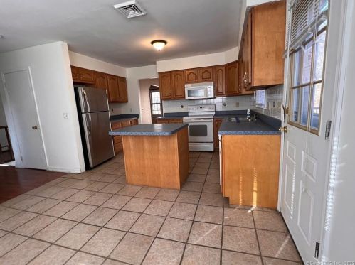 130 Whittemore Rd, Waterbury, CT 06762-3101