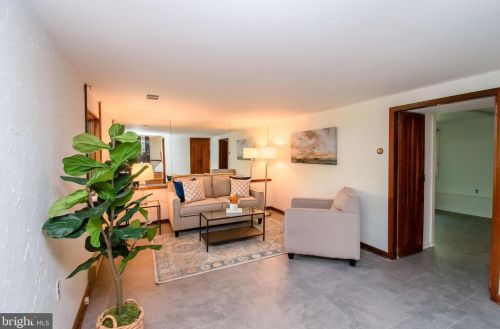 159 Windsor Ave, Southampton PA  18966-3333 exterior