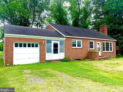 52 Lake Rd, Lottsburg, VA 22511-2640