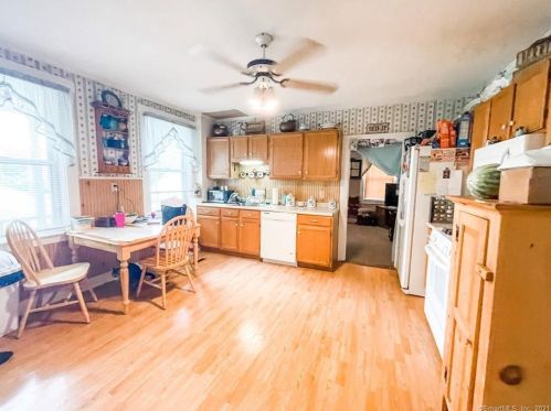 46 Grove St, Putnam CT  06260-2137 exterior