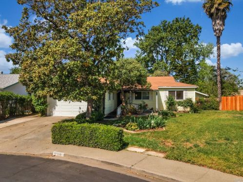 218 Coronado Ct, Vacaville, CA 95687-6521