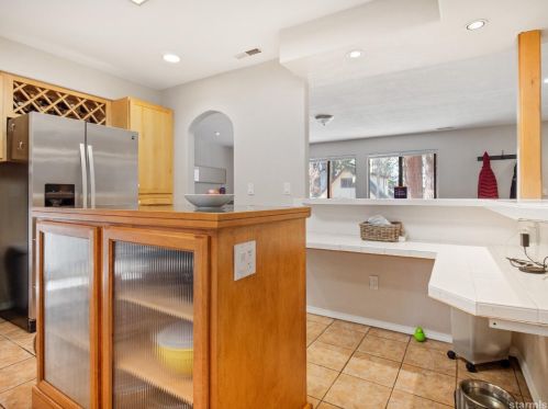 2582 Humboldt St, South Lake Tahoe CA  96150-7227 exterior