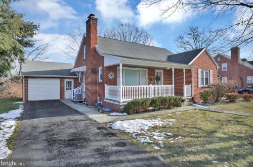 1829 Basin Hill Blvd, Carlisle PA  17013-1111 exterior