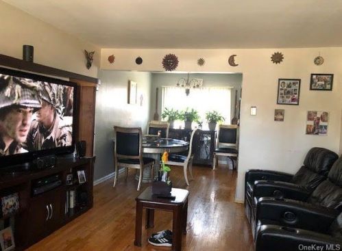 257 Bixley Heath, Lynbrook NY  11563-3159 exterior