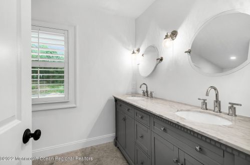 4 Constitution Dr, Leonardo NJ  07737-1808 exterior