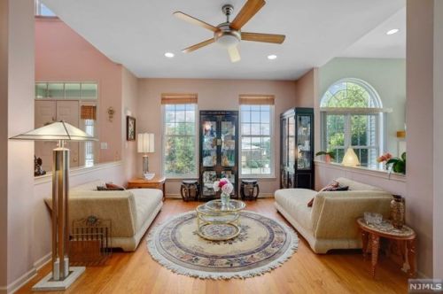 22 Winding Way, West Paterson, NJ 07424-2665