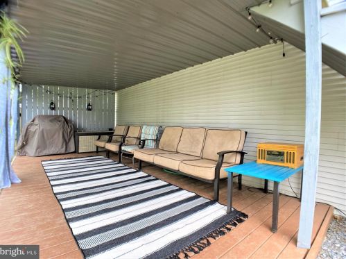 381 Lake St, Ephrata PA  17522-2456 exterior