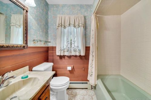 61 Cow Path Dr, Stamford CT  06902-1016 exterior