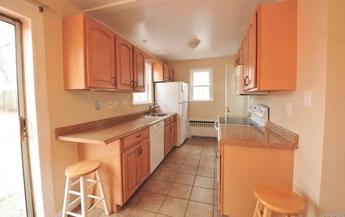 16 Forest Ave, Crotonville NY  10562-3624 exterior