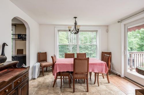 225 Raymond Rd, Deerfield NH  03037-1506 exterior