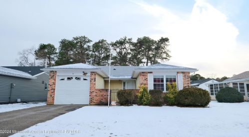 14 Jetty Ct, Bricktown, NJ 08723-7211