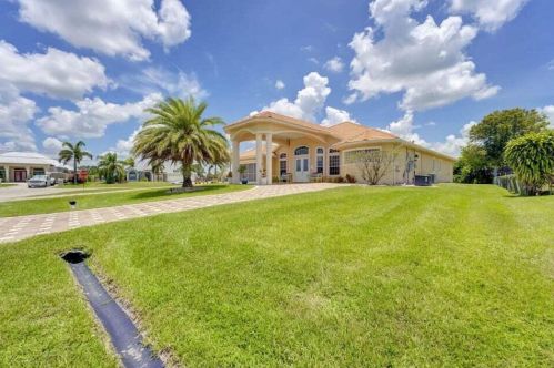 160 Saratoga Ave, Fort Pierce FL  34953-5974 exterior