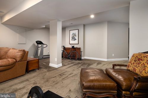 15909 Paynes Farm Dr, Haymarket VA  20169-8123 exterior