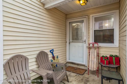 11 Longfellow Ct, East Freehold, NJ 07728-4323