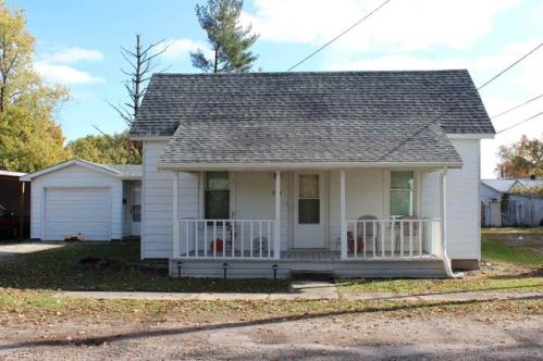 213 6th St, Farmersburg, IN 47850-7042