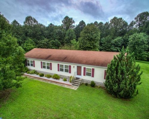 686 Fernwood Dr, Harrington, DE 19952-6014