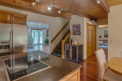 39 Hill Rd, Brookline NH  03033-2111 exterior