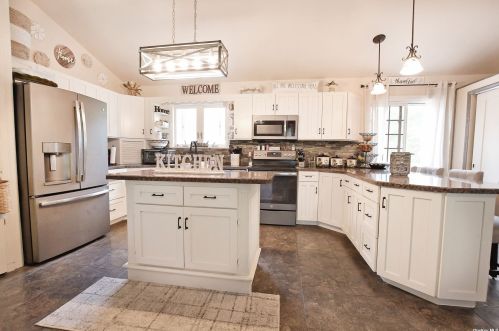 43 Madeline Rd, Panamoka NY  11961-2943 exterior