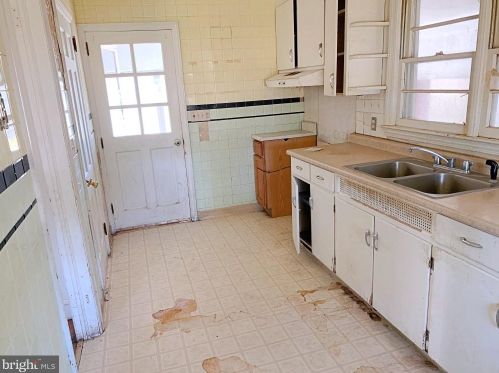 16902 Dupont Hwy, Harrington DE  19952-2476 exterior