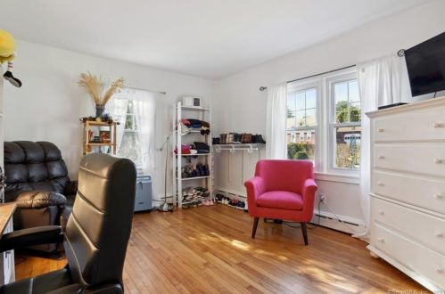 37 Hillside Ave, Groton CT  06340-5525 exterior