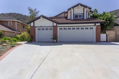 28756 Greenwood Pl, Santa Clarita, CA 91384-4320